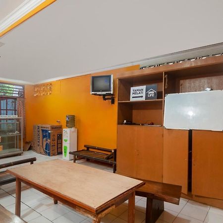 Hotel Oyo Life 3034 Taman Melati à Depok Extérieur photo