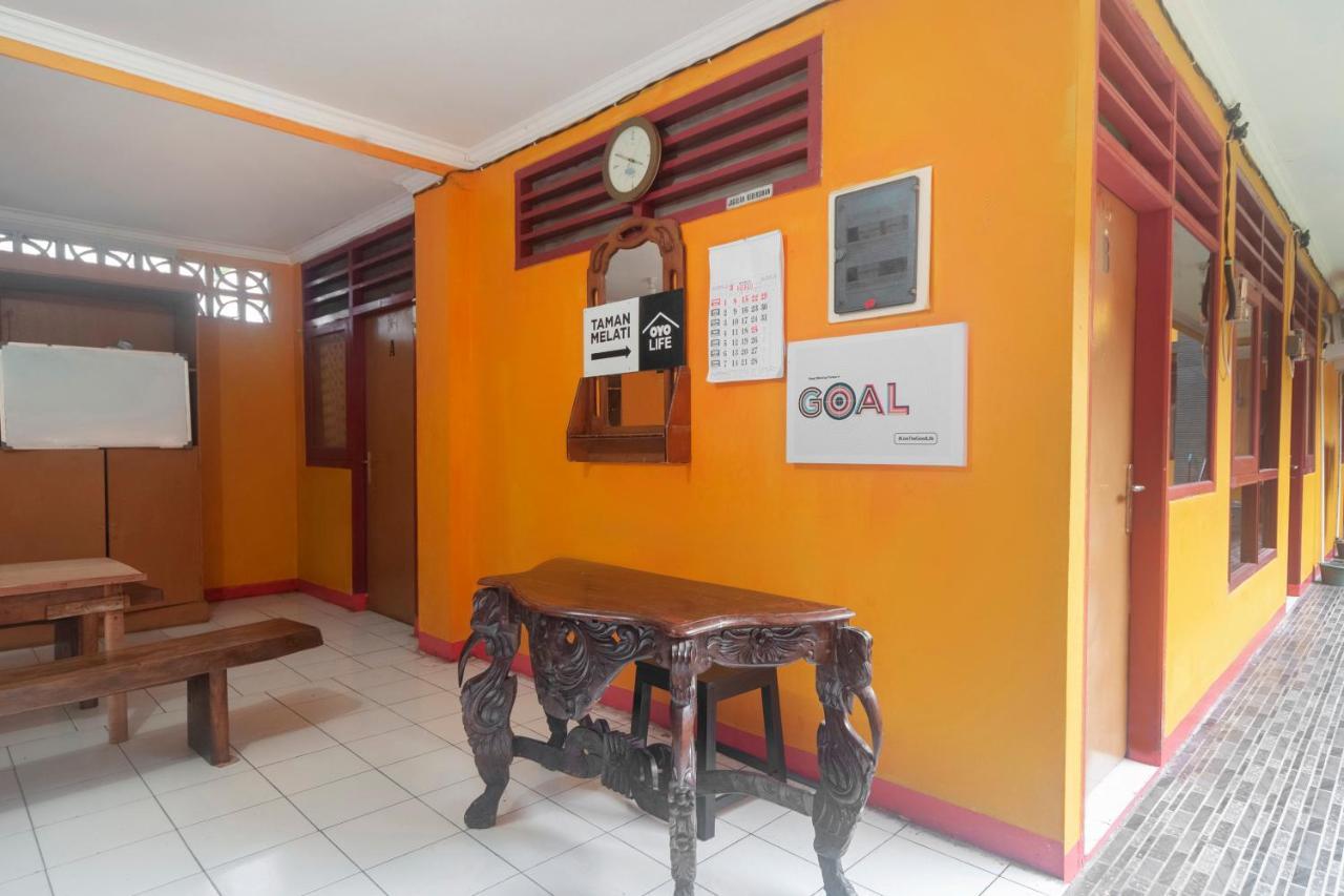 Hotel Oyo Life 3034 Taman Melati à Depok Extérieur photo