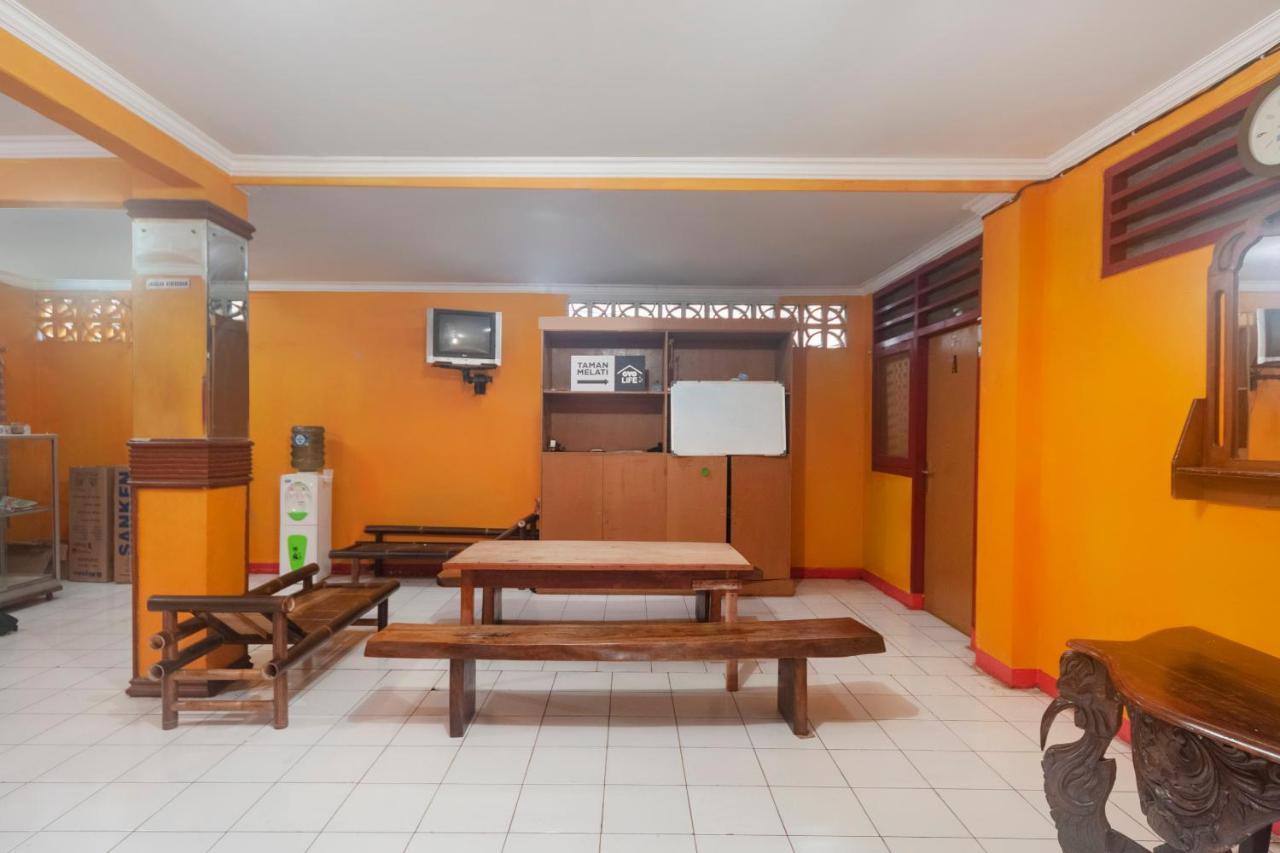 Hotel Oyo Life 3034 Taman Melati à Depok Extérieur photo